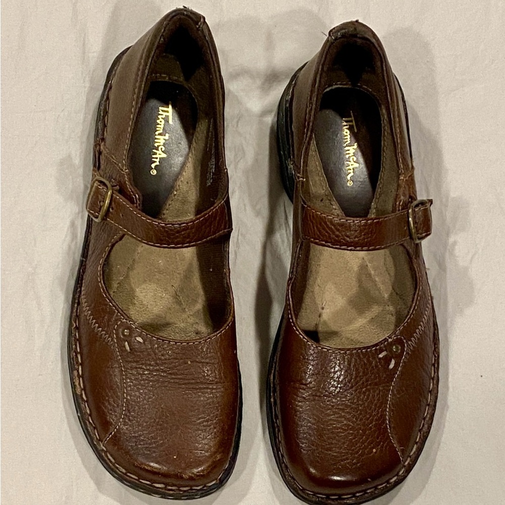 Thom McAn Brown Leather Flats